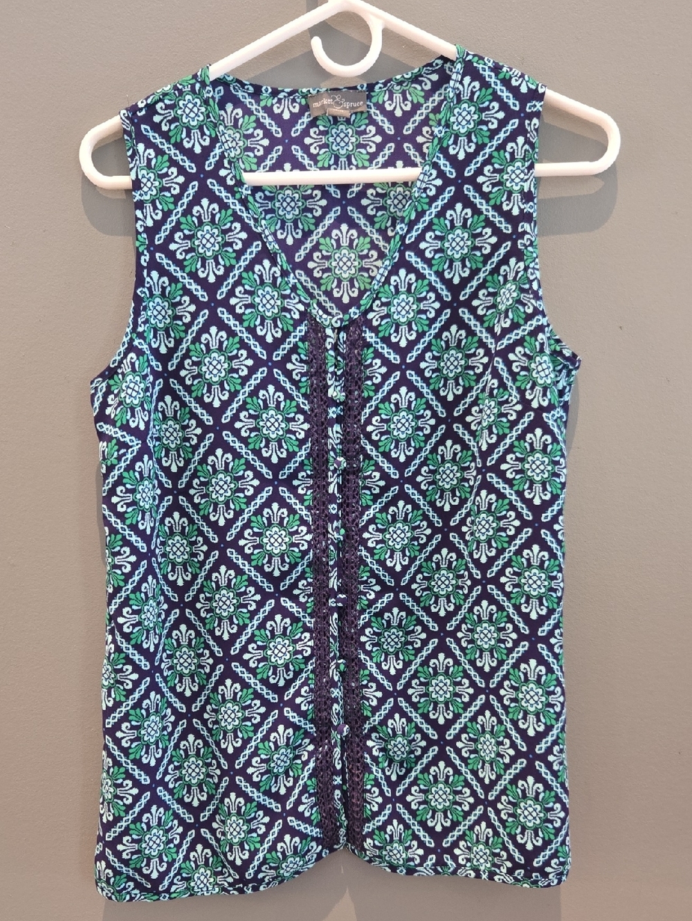 Market & Spruce Navy Blue Sleeveless Patterned V-Neck Camisole